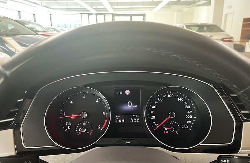 Volkswagen Passat 2.0TDI 110 kW BMT Elegance, ČR - fotka 14 z 29