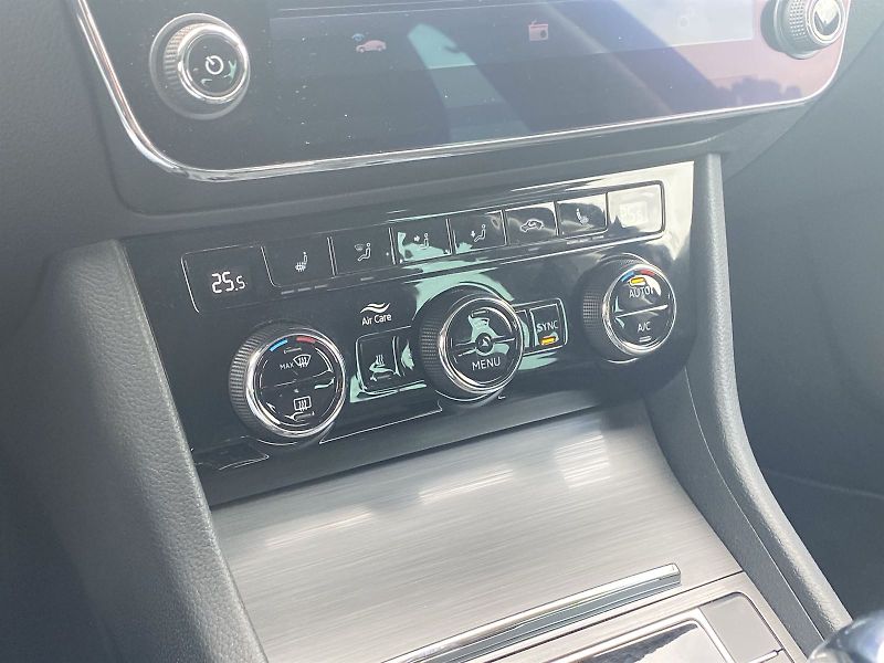 Škoda Superb (2020) 2.0 TDI DSG Style - fotka 17 z 32
