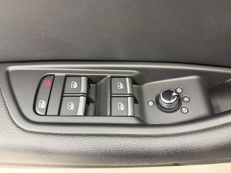 Audi A4 2.0TDI QUATTRO S-LINE, VIRTUAL - fotka 22 z 24