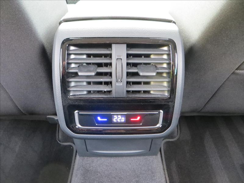 Volkswagen Passat 2,0 TDI 110kW Business DSG ČR - fotka 27 z 28