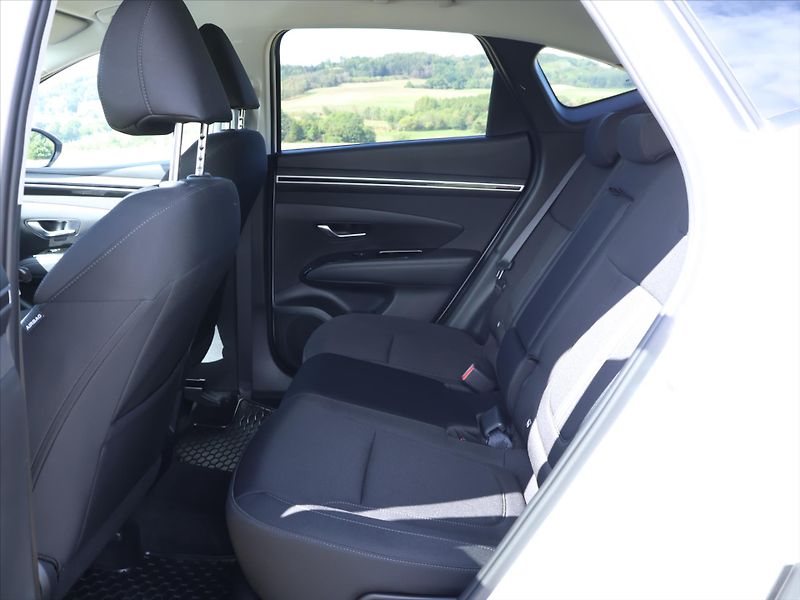 Hyundai Tucson 1,6 T-GDI 110 kW Smart DPH 1.M - fotka 14 z 29