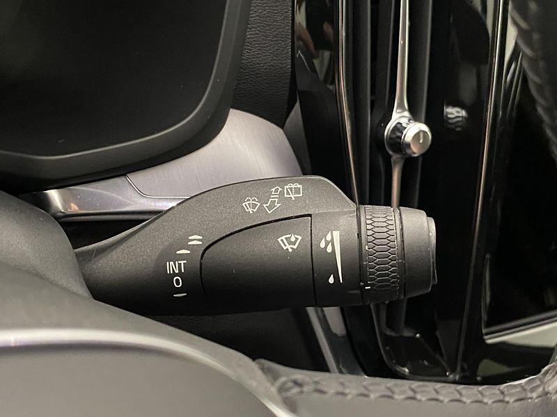 Volvo V60 D3 MOMENTUM AUT REZERVACE - fotka 22 z 39