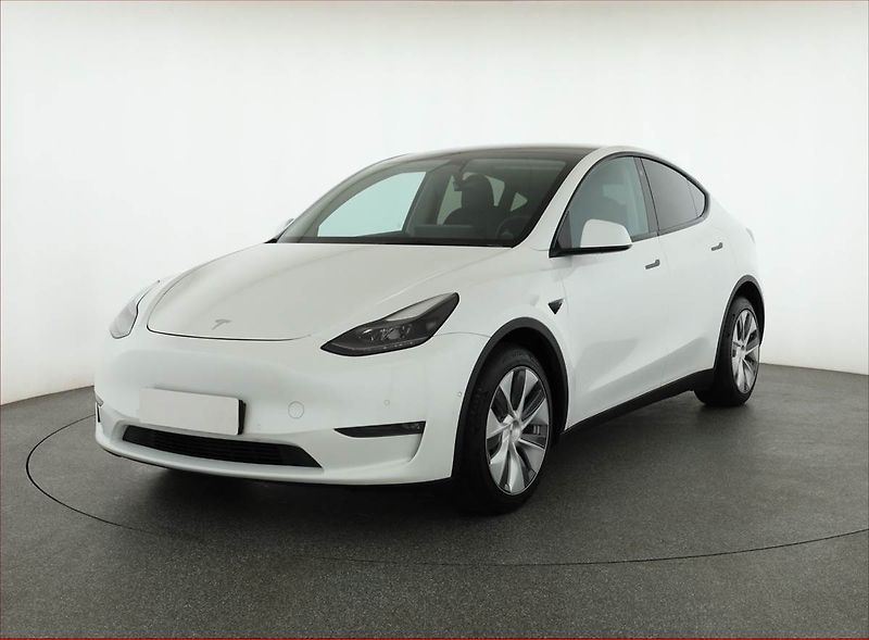 Tesla Model Y (2022) Long Range AWD 75kWh, SoH 97% - fotka 2 z 19