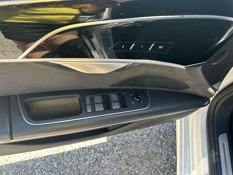 Audi A8 60 TDI V8 Quattro 320kW - fotka 18 z 32