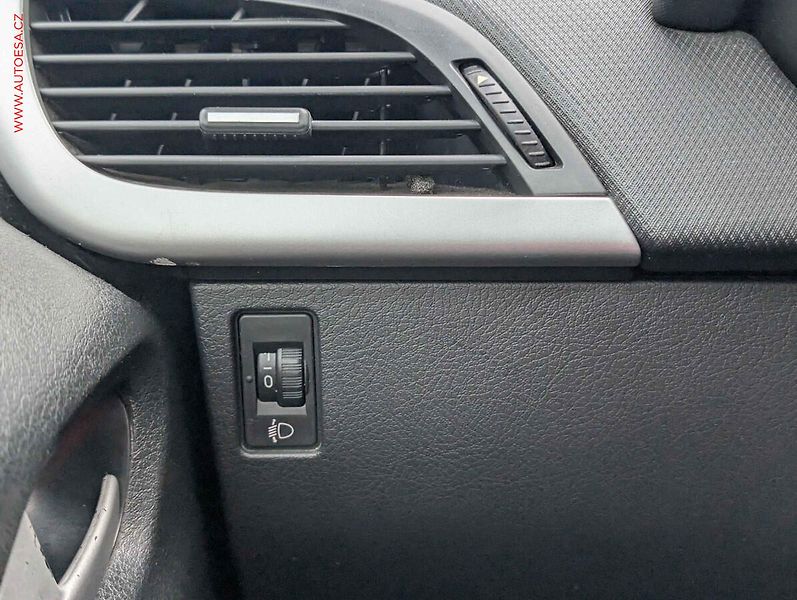 Peugeot 207 (2009) 1.4 i, 1.maj,ČR, Klima - fotka 11 z 18