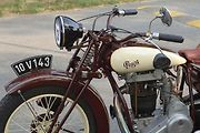Krása a elegance starých strojů na veteránské vyjížďce plzeňského Veteran Car Clubu v Radobyčicích.
