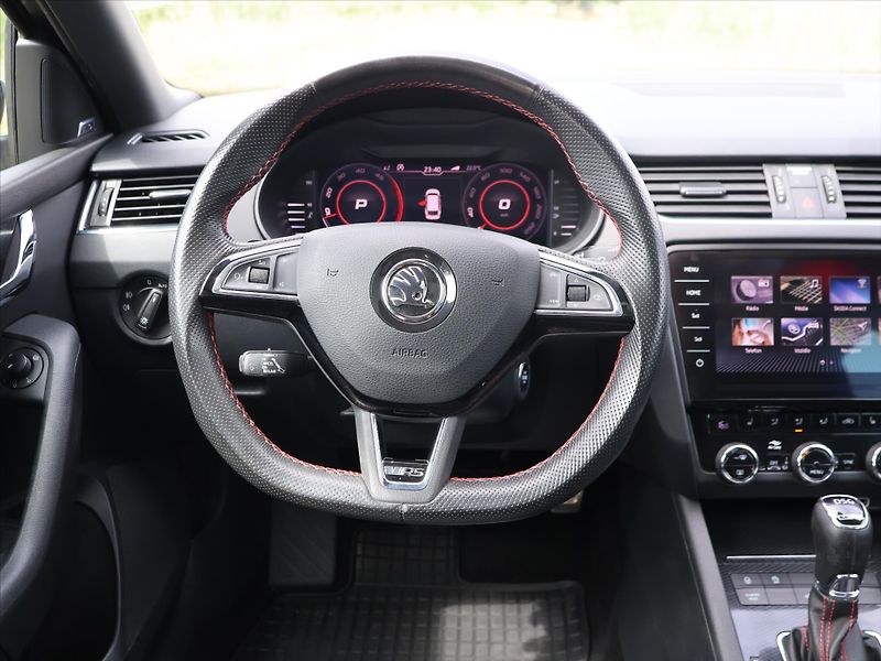 Škoda Octavia 2,0 TDI RS 4x4 DSG Virtual LED - fotka 12 z 26