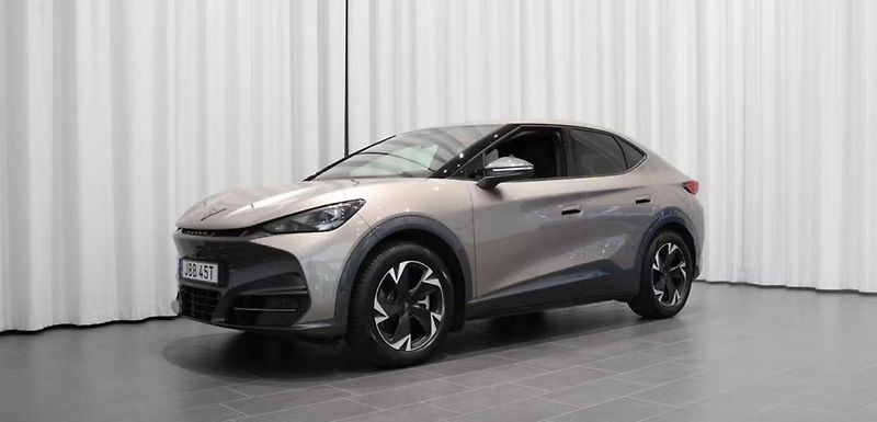 Cupra Tavascan (2024) Kamera Ambient Park asistent - fotka 1 z 18