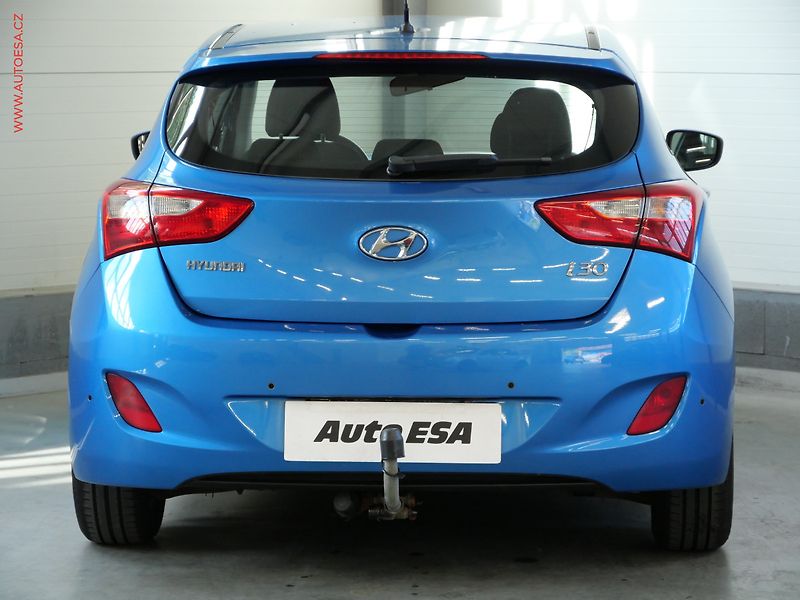 Hyundai i30 (2016) 1.6 CRDi, ČR, AC, TZ, park - fotka 5 z 19