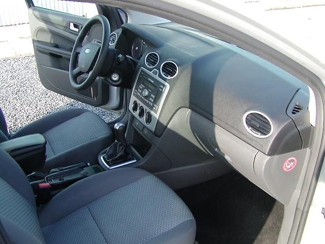Ford Focus (2006) 1.6TDCi,ESP,EL. SEDAČKY - fotka 20 z 22