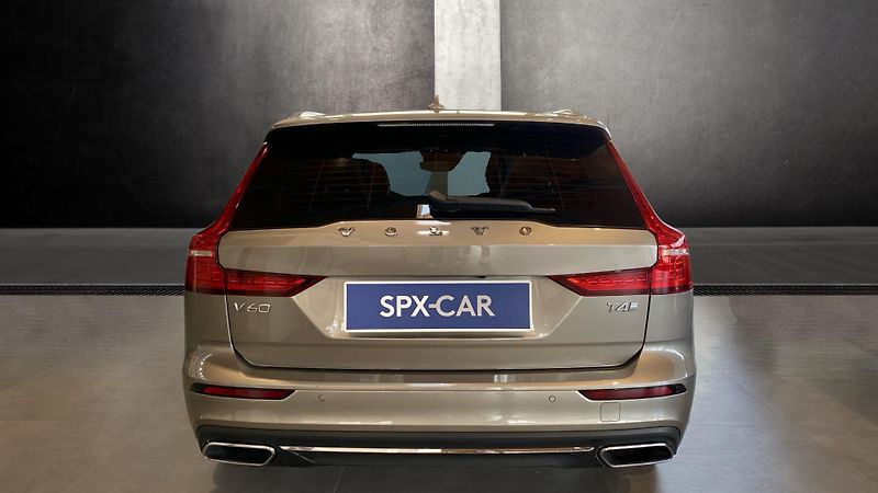 Volvo V60 INSCRIPTION, T4 FWD Drive-E, 1 - fotka 4 z 32