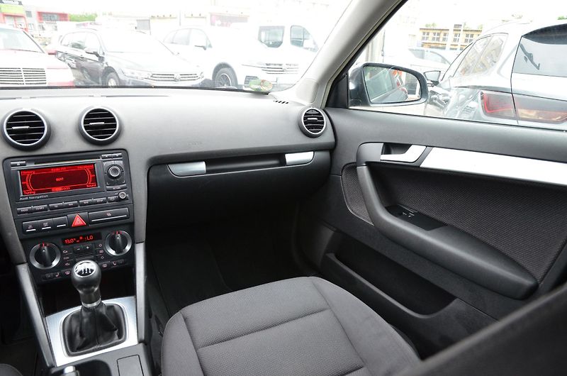 Audi A3 (2007) 2.0 TDi 125kW / STK 05/2028 - fotka 17 z 27