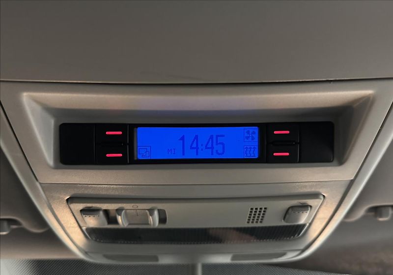 Volkswagen Transporter 2,5 TDi 128kW 6-MÍST SERVIS TZ - fotka 10 z 26