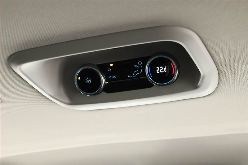 Ford Tourneo Custom (2026) 2.0 EcoBlue - fotka 21 z 24