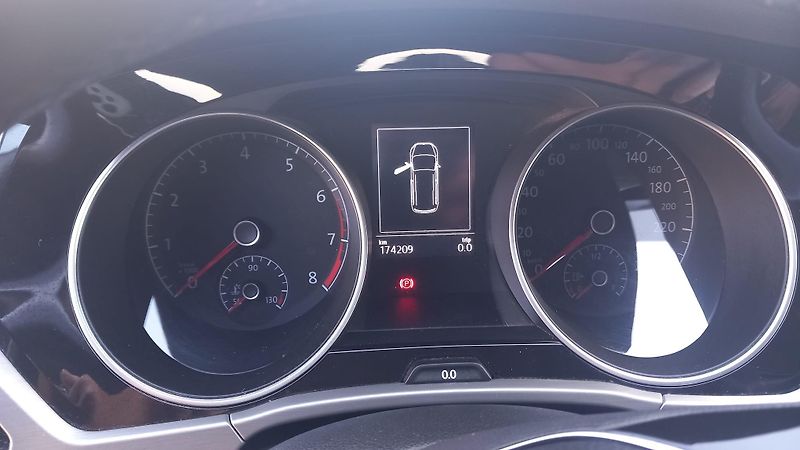 Volkswagen Touran 1.5 TSI, ČR, DSG - fotka 16 z 22