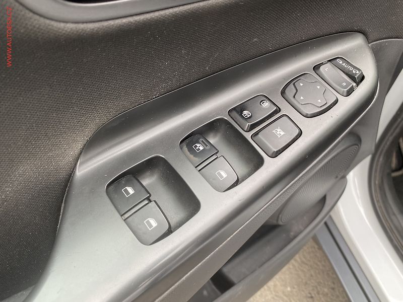 Hyundai Kona (2020) 1.6 CRDi, AT, navi, kamera - fotka 13 z 19