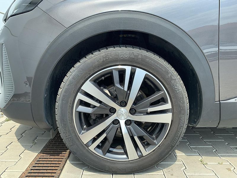 Peugeot 3008 ALLURE PACK 1,5 BlueHDi 96kW - fotka 27 z 30
