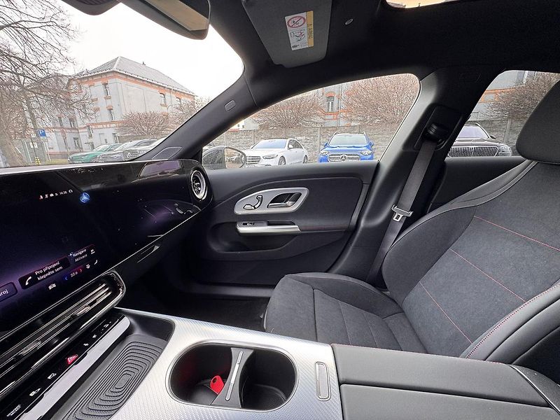 Mercedes-Benz CLA (2026) 200 4M - fotka 14 z 23
