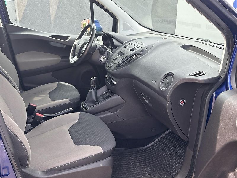 Ford Tourneo Courier (2017) 1.0 EcoBoost 74kW - fotka 24 z 34