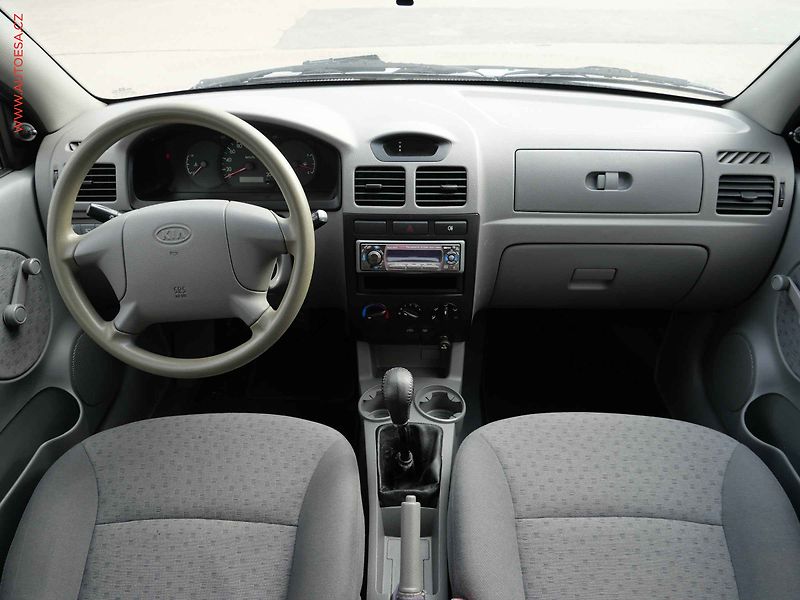 Kia Rio (2005) 1.3i - fotka 8 z 13