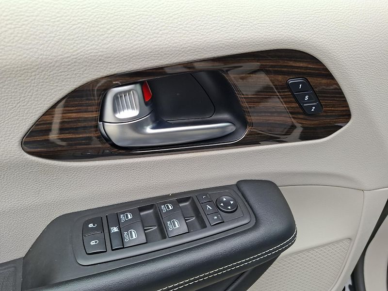 Chrysler Pacifica (2021) 3,6 LIMITED,HYBRYD, REZERVACE  - fotka 22 z 38