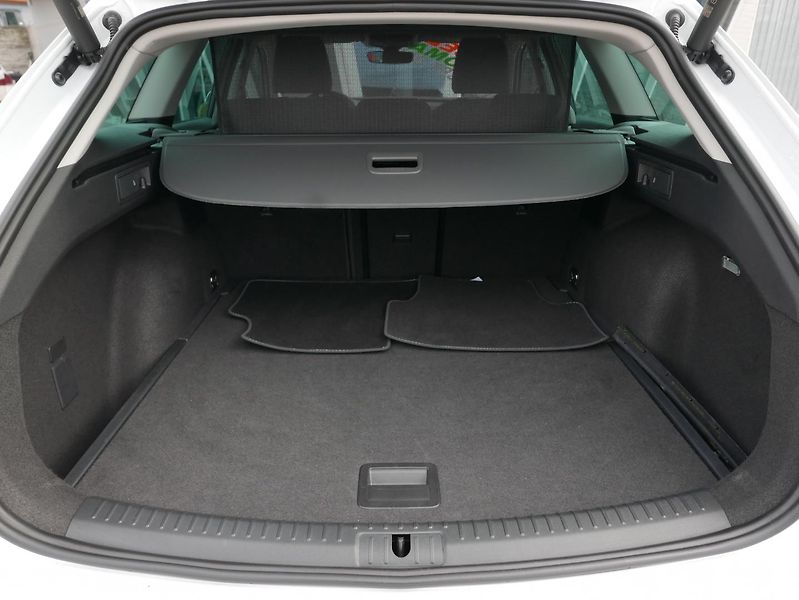 Seat Leon 2,0TDI 110kW Style DSG Automat - fotka 10 z 36