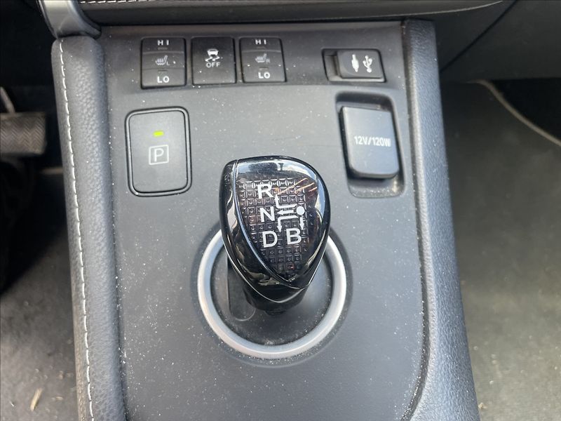 Toyota Auris 1,8 i 73kw Hybrid e-CVT bez ko - fotka 25 z 40