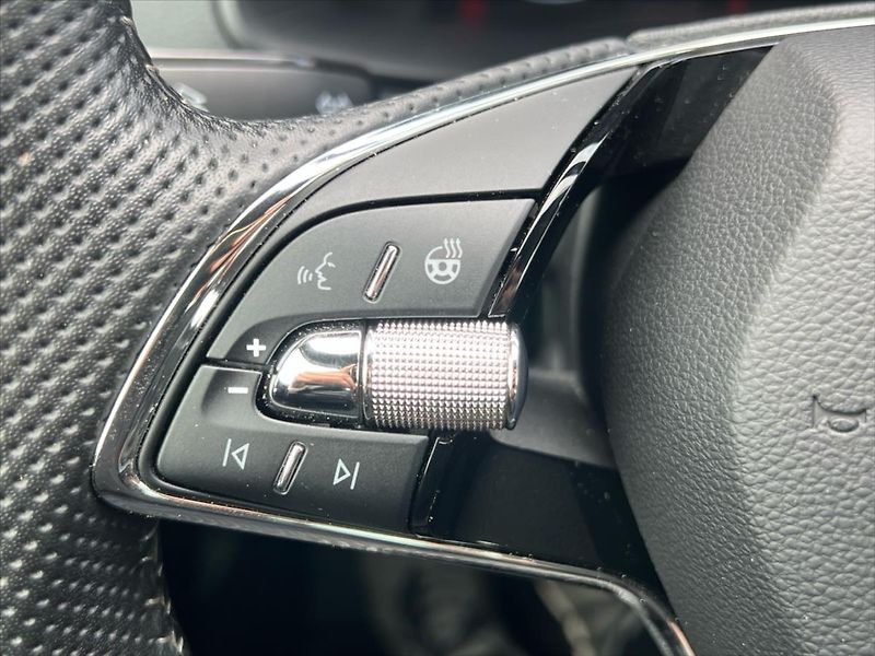 Škoda Karoq 1,5 TSi 110kW SPORTLINE - fotka 24 z 27