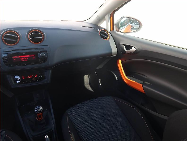 Seat Ibiza (2010) 1.6 i 16v, ČR,1.maj - fotka 8 z 17