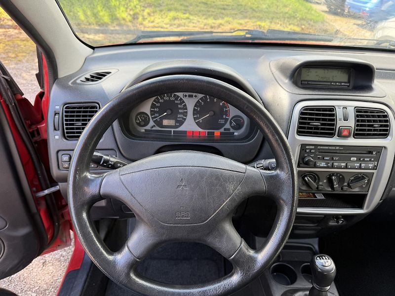 Mitsubishi Space Star 1.6i - fotka 16 z 19