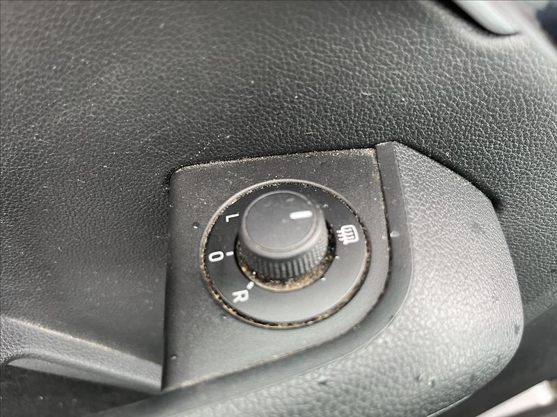 Škoda Octavia 1,6 TDi KLIMA TAŽNÉ SERVIS - fotka 26 z 34