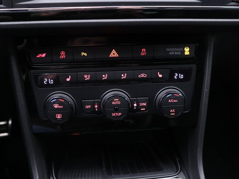 Seat Leon 2,0 TSI Cupra 221kW 4Drive DSG - fotka 27 z 38