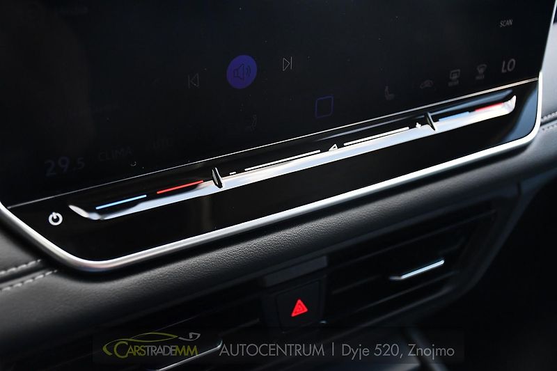 Volkswagen Tiguan 2.0TDi N.TOP 4M ZÁRUKA - fotka 32 z 55