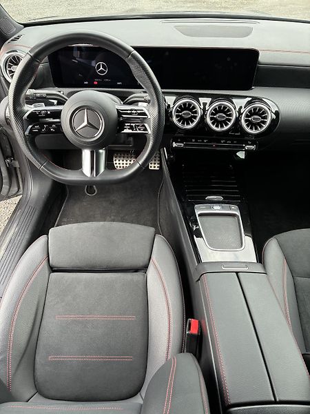 Mercedes-Benz CLA (2024) 200d shooting brake - fotka 11 z 14