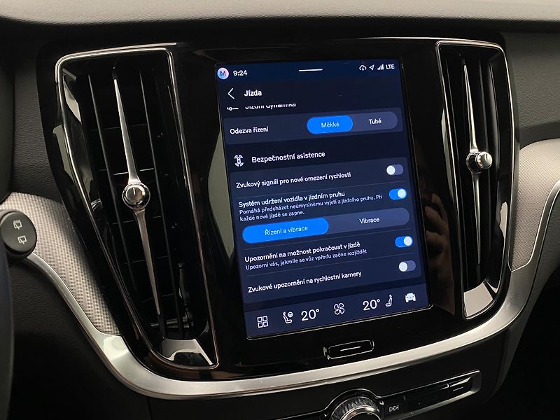 Volvo V60 B4 DARK PLUS AUT CZ - fotka 45 z 54