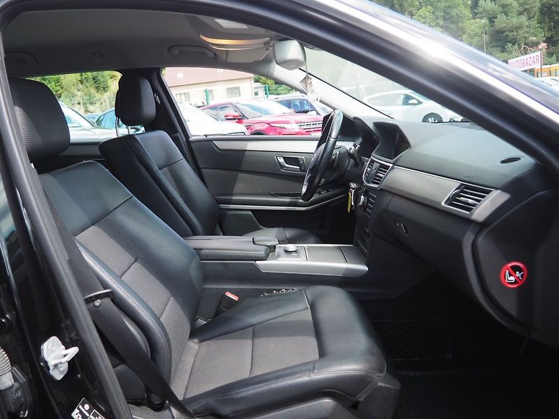 Mercedes-Benz Třídy E (2010) 350 CDI V6, 4Matic, AT, Avantg - fotka 18 z 35