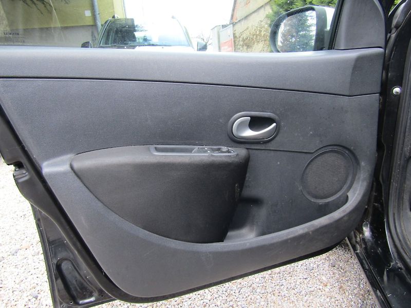 Renault Clio (2013) 1.2i 55kW  ZIMNÍ PNEU - fotka 18 z 34