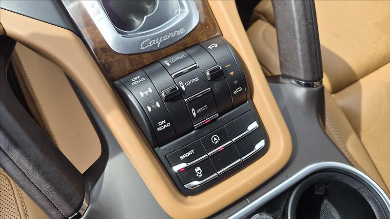 Porsche Cayenne 4,2 TDi V8 S 281 KW 4x4 ČR - fotka 11 z 30