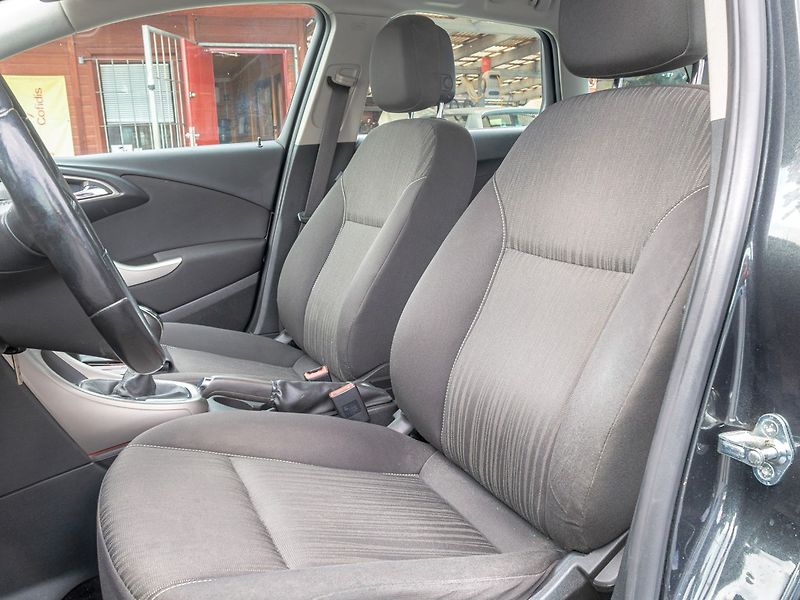 Opel Astra (2012) 1.4i 16V 74KW – SERVISKA - fotka 12 z 45