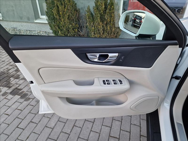 Volvo V60 D4 Cross Country AWD,ČR,1.Maj - fotka 39 z 50