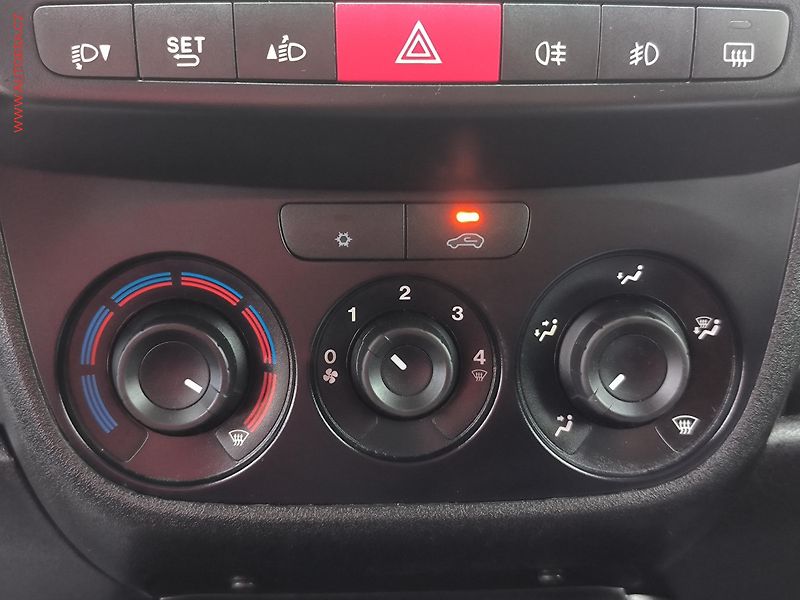 Opel Combo (2016) 1.6CDTi MAXi, ČR - fotka 14 z 19