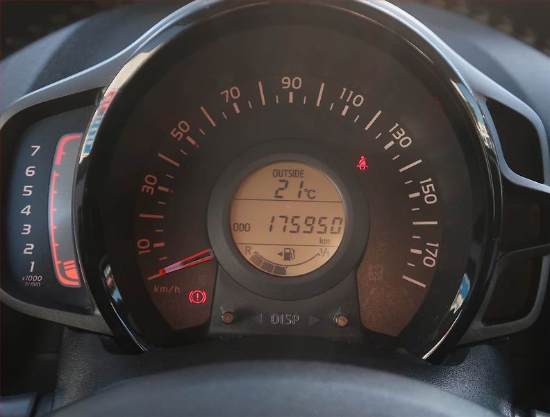 Toyota Aygo (2015) 1.0 VVT-i, Tempomat - fotka 11 z 18