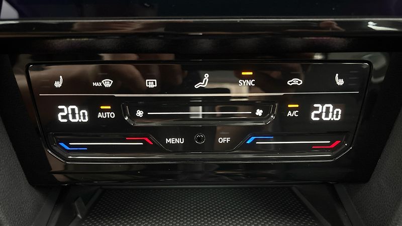 Volkswagen Passat 2.0 TDI DSG Elegance Variant - fotka 13 z 27