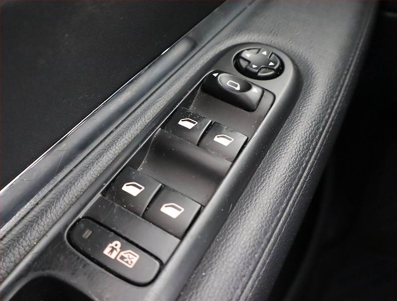 Peugeot 5008 (2012) Allure 1.6 HDi, Navi, Tempomat - fotka 19 z 22