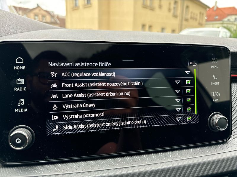 Škoda Scala Monte Carlo 1,0 TSI 85 kW 7-st - fotka 15 z 19