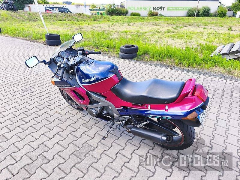 Kawasaki ZZR 600 (1992) - fotka 7 z 12