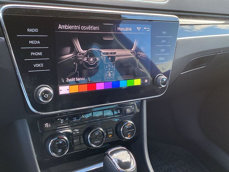 Škoda Superb (2023) Combi 2.0 TDI 4x4 DSG L&K - fotka 20 z 41