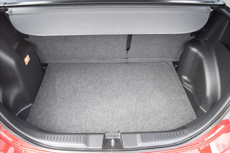 Honda Jazz 1,3 i 57KW NOVÁ STK BEZ KOROZE - fotka 26 z 45