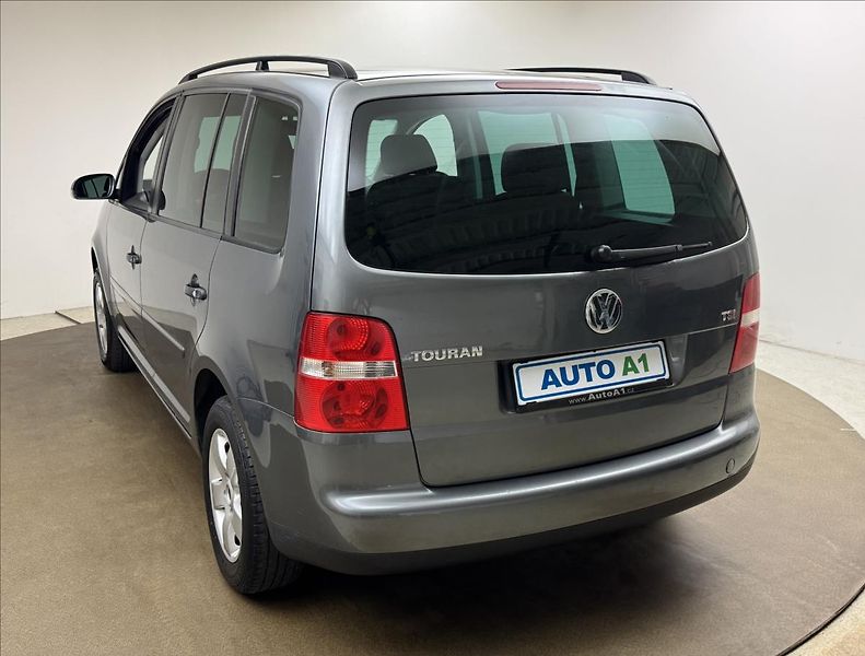 Volkswagen Touran 1,6 i 75kW AC NOVÉ PRAHY APOD. - fotka 6 z 29