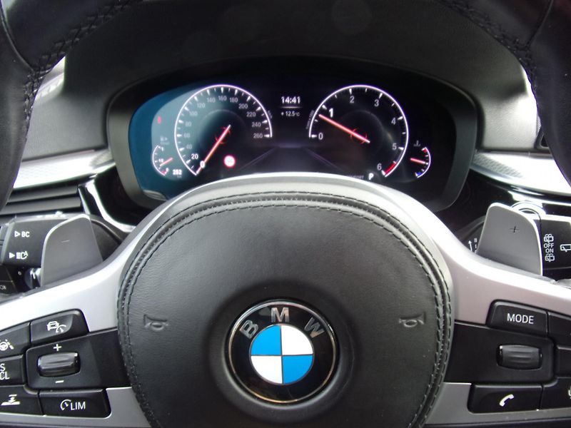 BMW Řada 5 (2019) 530D NAVI ALU NAVI M-PACKET - fotka 29 z 48